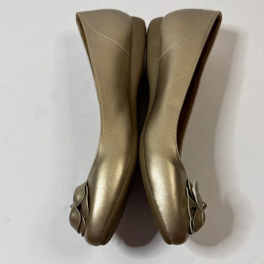 Natural Soul Gold Women's Flats with Floral Accent 9.5 NWOT